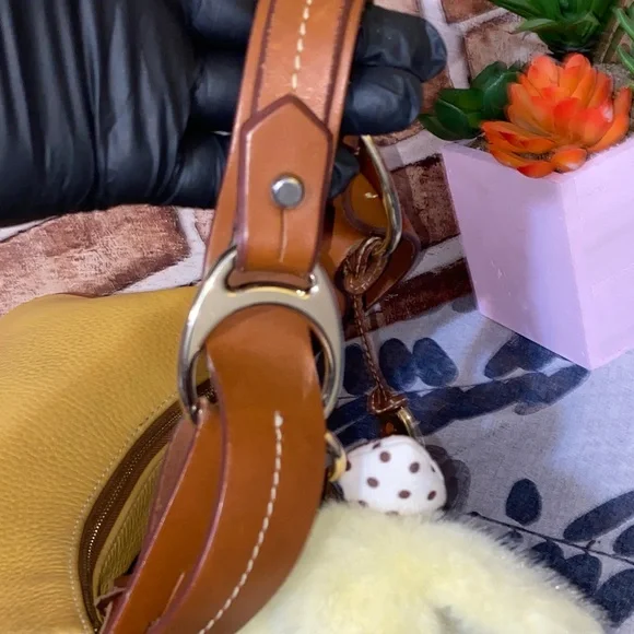 Dooney & Bourke Yellow Leather Shoulder Bag and Kick lock coin - Picture 11 of 13